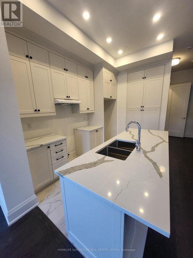 Photo du bâtiment - 3321 Taha Gdns