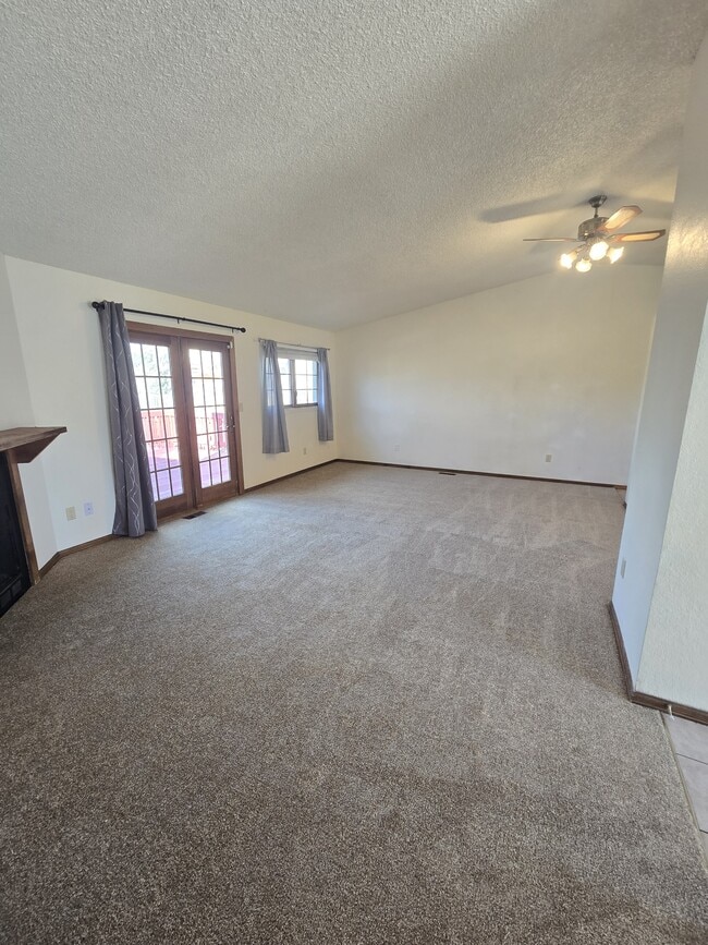 Foto del edificio - 7930 Conifer Dr