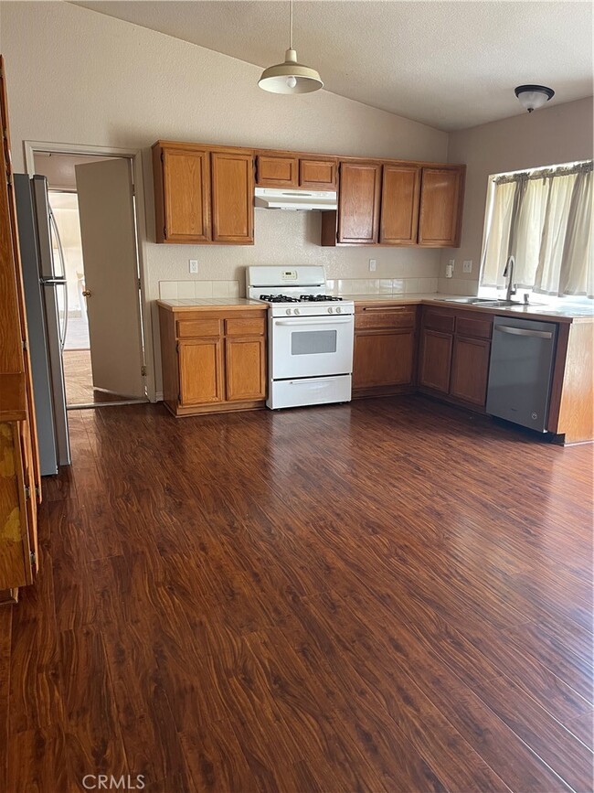 Building Photo - 562 W Casmalia St