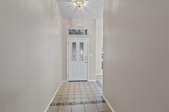 Building Photo - 1404 River Oak Dr