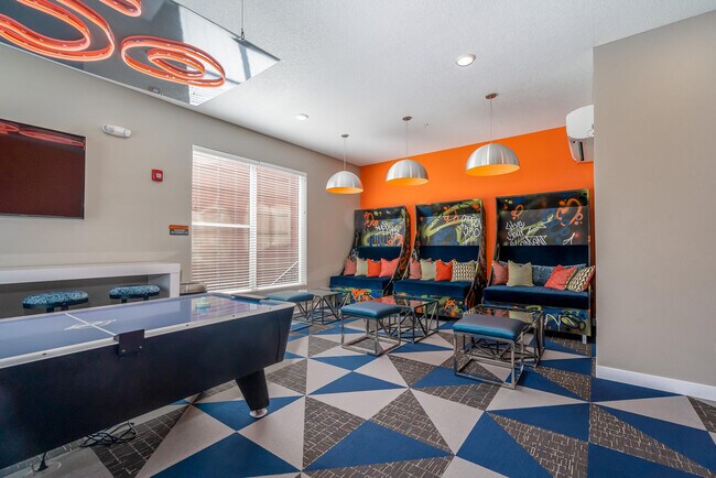 Foto del edificio - 550 Watson Powell Jr Way