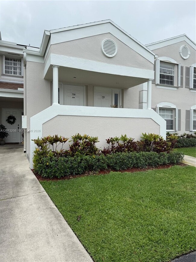 Building Photo - 2260 SE 27th Dr