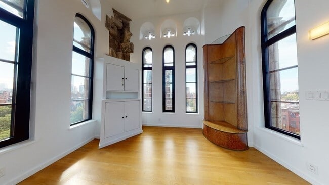 Building Photo - 492 Beacon St