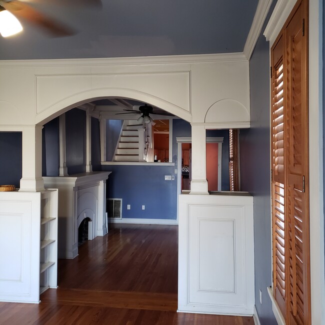 view from front - 320 S Rendon St