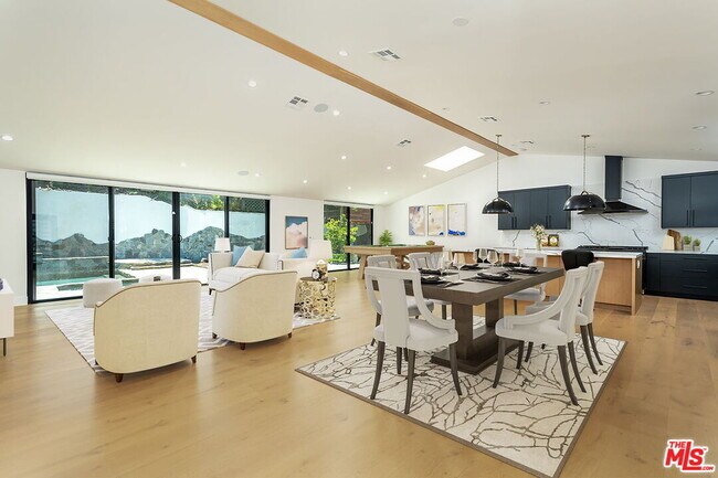 Foto del edificio - 16240 Dickens St