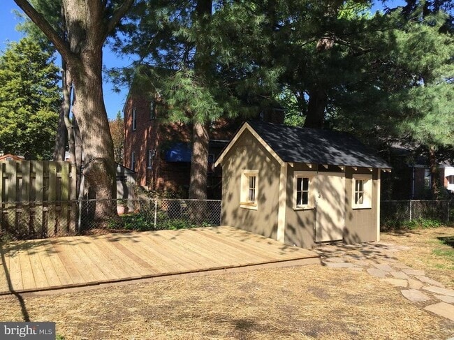 Building Photo - 604 N Emerson St