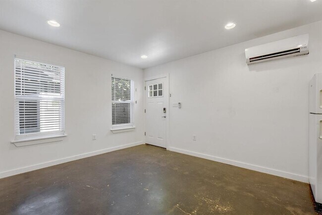 Foto del edificio - 4805 Brighton Rd