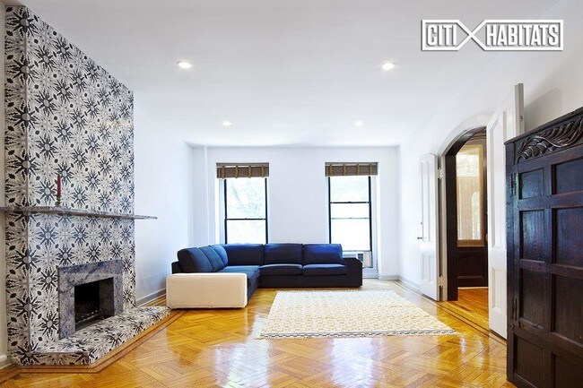 Building Photo - 428 7th St
