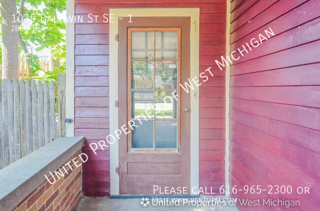 Building Photo - Available Now | Cute 2 Bedroom, 1 Bathroom...