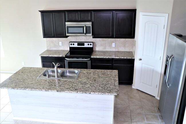 Building Photo - 259 Meadowlands Dr