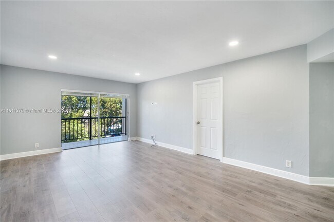 Foto del edificio - 13707 Kendale Lakes Cir