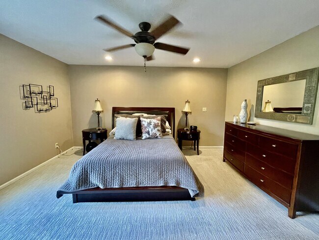 Building Photo - 621 E 117th St