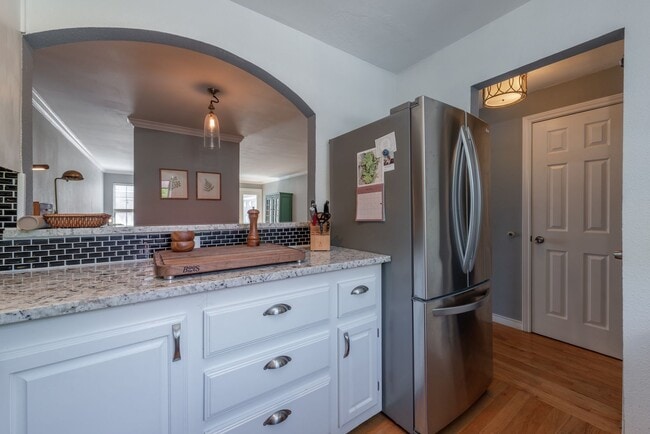 Building Photo - Fantastic 2 Bed, 2.5 Bath Townhouse / Brow...