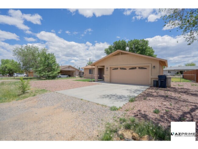 Building Photo - Experience Comfort and Style in this Excep...