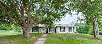 Building Photo - 2304 Oak Knoll Ct