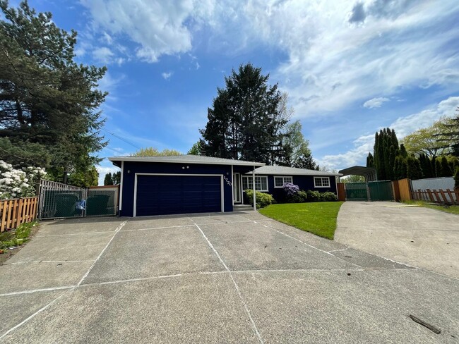 Building Photo - 3Bd/2Ba Beaverton House with RV Parking an...