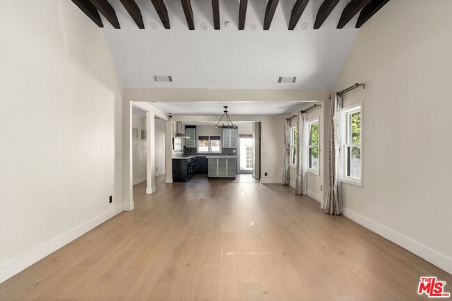 Foto del edificio - 8921 Ashcroft Ave