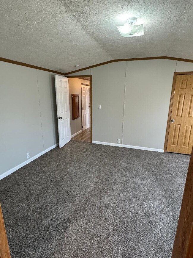 Building Photo - 1272 Kathy Ave