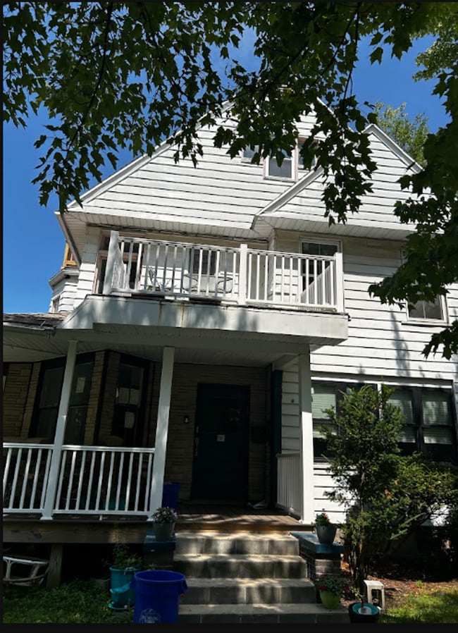 Building Photo - 601 Clay Ave