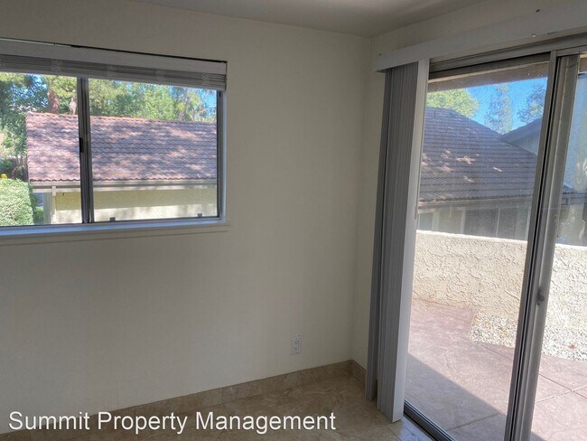 Building Photo - 2 br, 1 bath House - 111 N. Sparrowhawk Lane