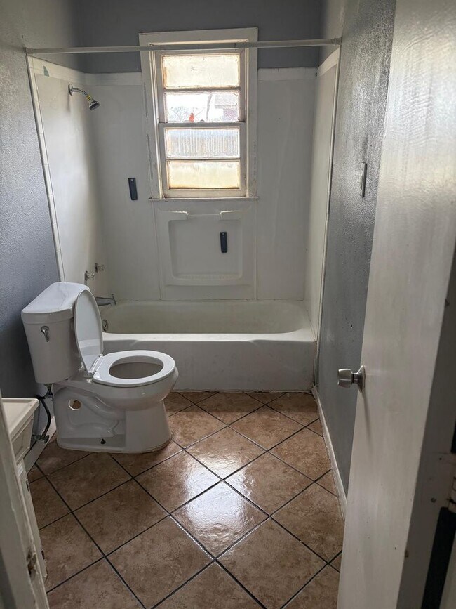Foto del edificio - $0 First Month's Rent / $0 Deposit at Move-in
