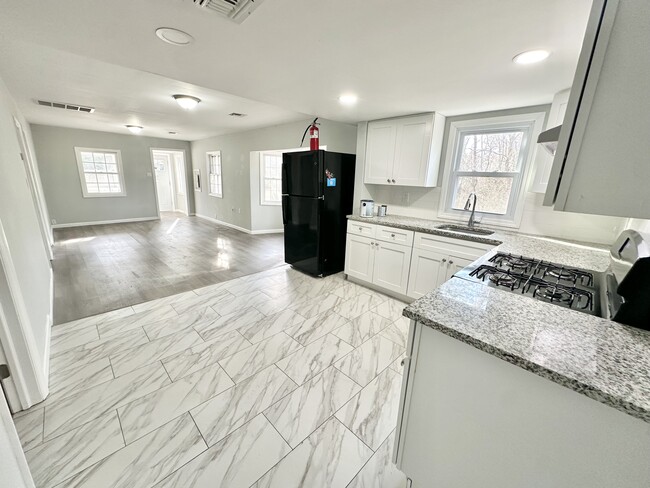 Building Photo - 63 Gentian St