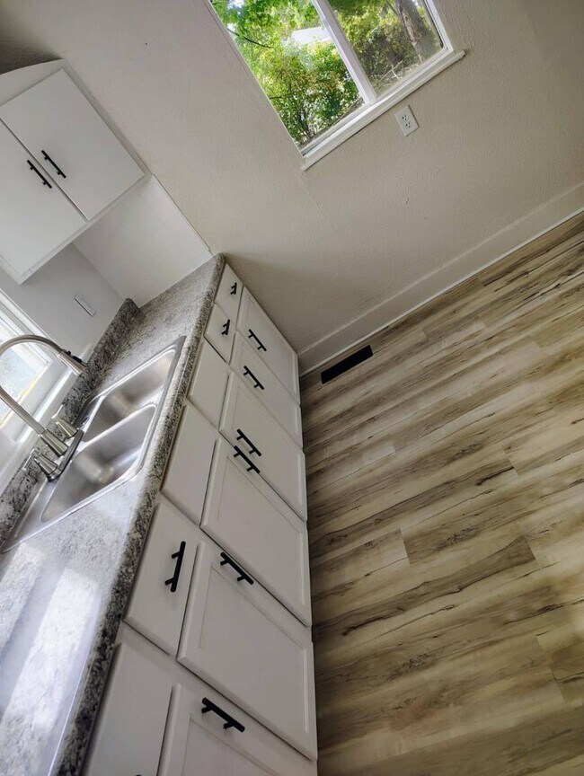 Building Photo - 3.0 bedroom in Richmond Indiana 47374