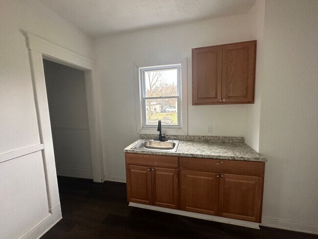 Building Photo - Cleveland East Side 4 Bedroom