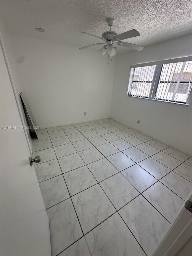 Foto del edificio - 1670 Harding St