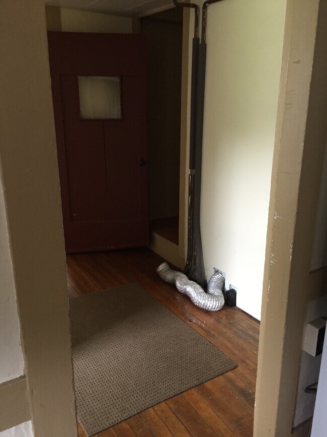 Laundry Hook up - 1680 Dover Rd
