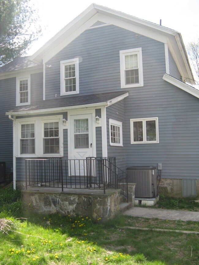 Building Photo - 12 Maple Dr