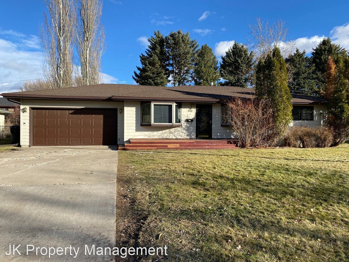 3 br, 1.5 bath House 1833 Beech Drive House Rental in Great Falls