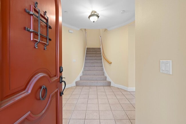 Foto del edificio - Spacious 3 Bedroom, 3 Bathroom Home with P...