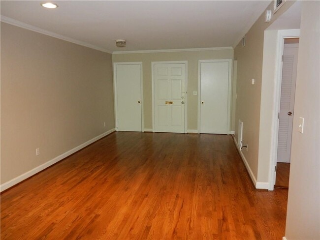 Building Photo - 3097 Colonial Way