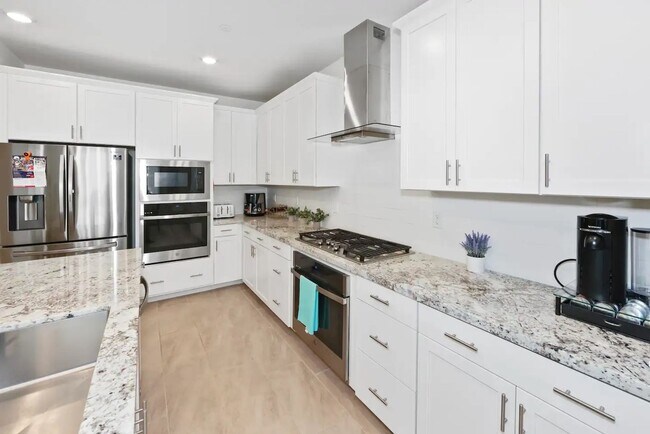 Building Photo - Exquisite 3/2.5 + Inlaw Quarters!  ELK GRO...