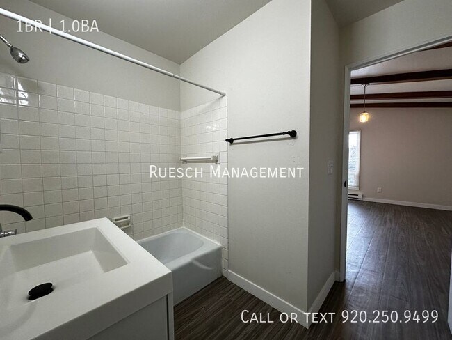 Foto del edificio - Spacious 1 Bedroom 1 Bath Apartment Availa...