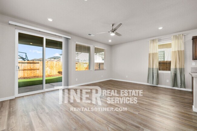 Foto del edificio - 4224 Roanne Wy