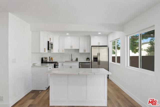 Building Photo - 733 Hayworth Ave