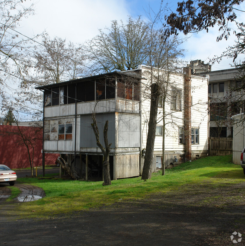 Building Photo - 338 SE Jackson St