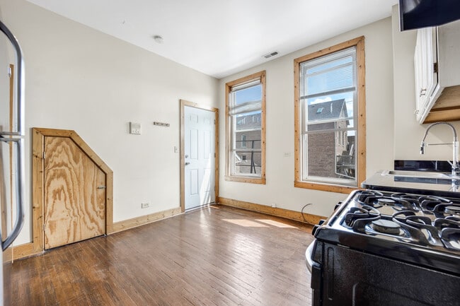 Building Photo - 1707 S Racine Ave