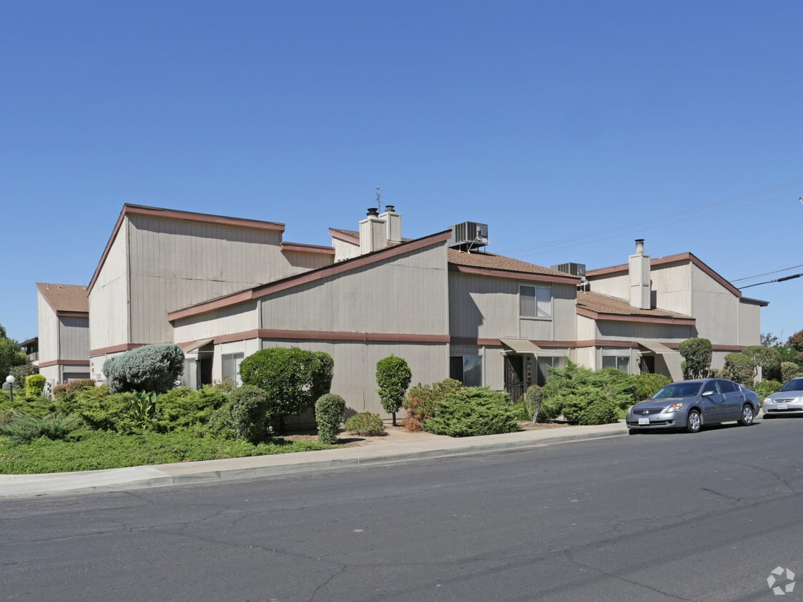 Primary Photo - Lincoln Apartments