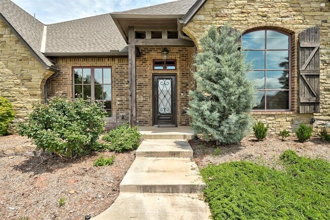 Building Photo - 22090 White Pine Cir