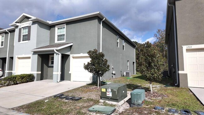 Foto del edificio - 1241 Yellow Finch Dr