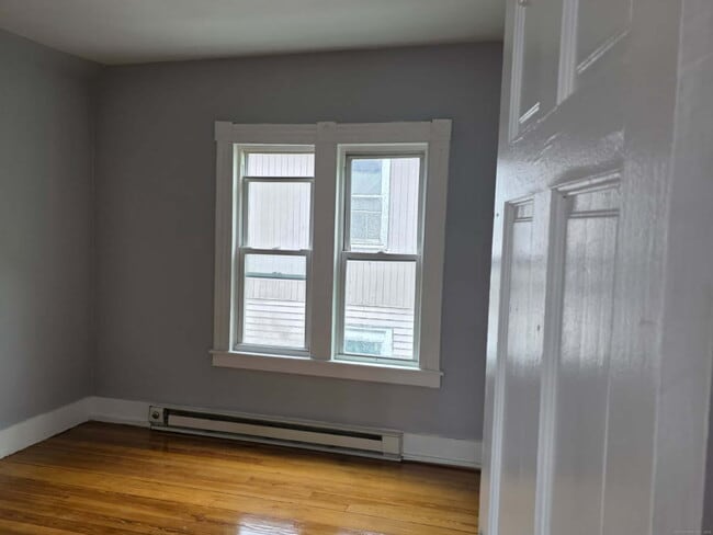 Building Photo - 116 Locust St