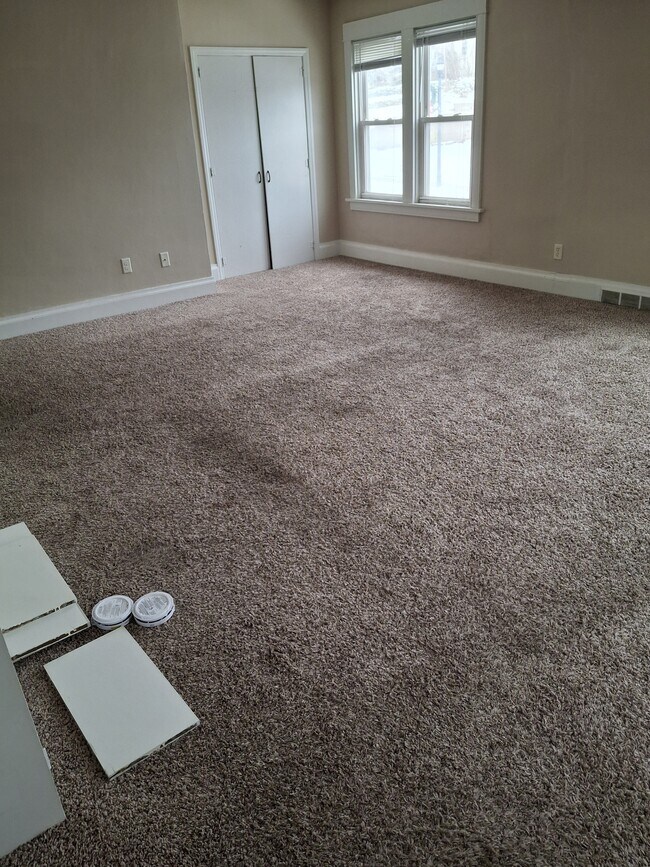 gran sala de estar - 125 Kettle Moraine Dr S