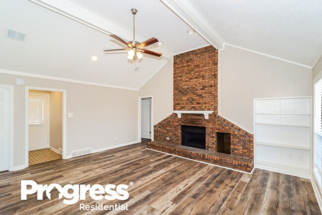 Foto del edificio - 5642 Crievewood Dr