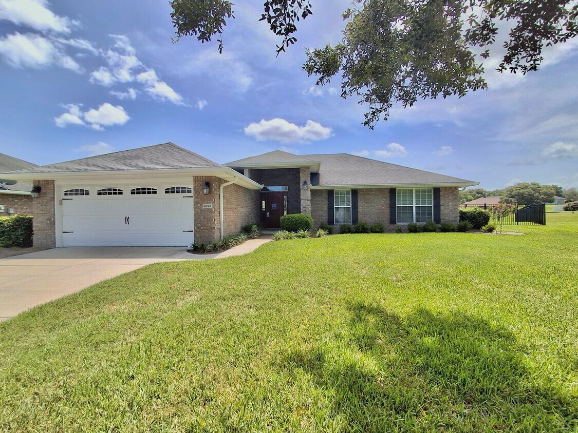 Foto principal - Spacious 4-Bedroom Brick Home in Preserve ...