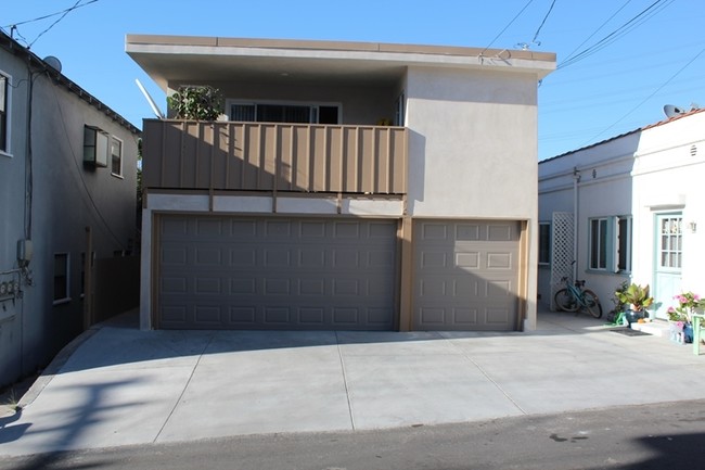 Building Photo - 432 Rosecrans Ave