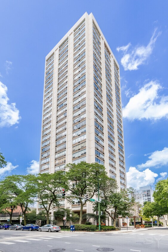 Primary Photo - 70 W Burton Pl