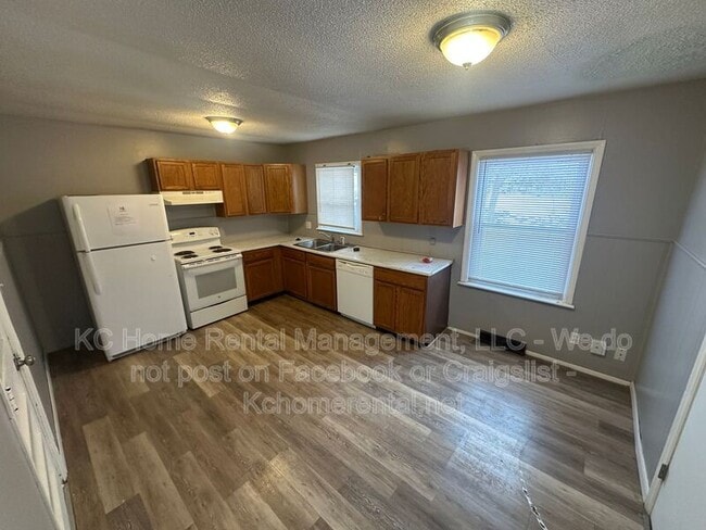 Foto del edificio - 6121 Rowland Ave